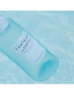 SKIN1004 Madagascar Centella Hyalu-Cica Brightening Toner - Tónico 2